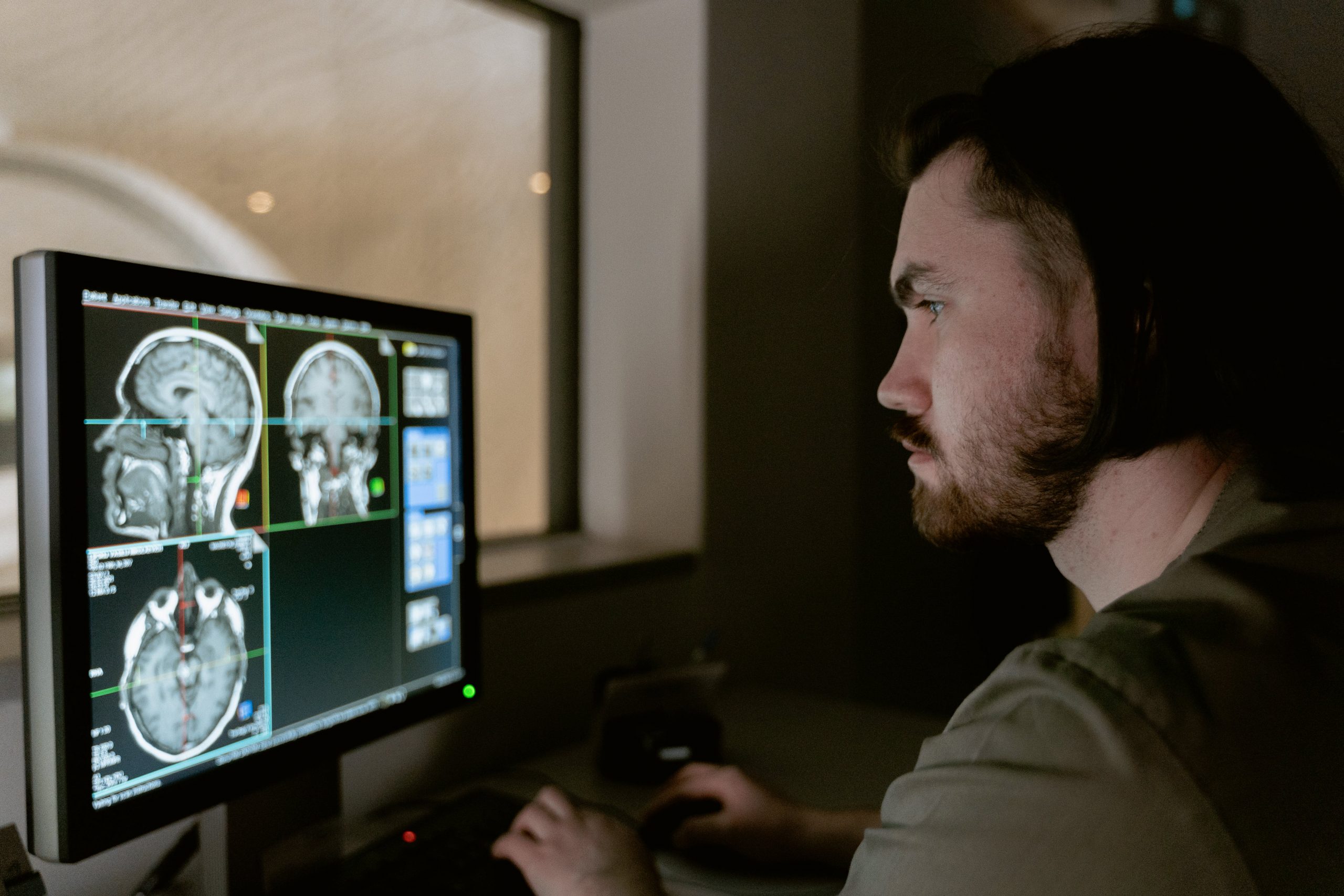 A diagnostic technologist looking at a head CT scan, used to help answer the question what does a head ct scan show